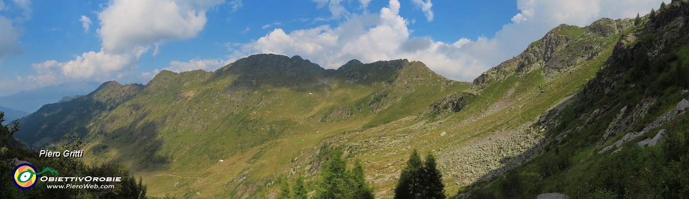 70 Il sent. 161 sale in Valle Bomino al Passo di Verrobbio.jpg